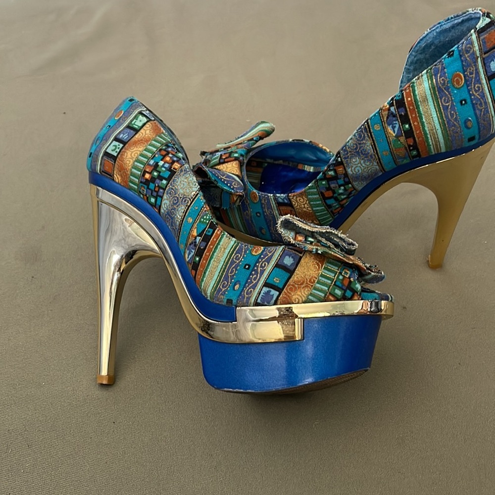 MONA MIA  Collezione. Gorgeous blue/ gold color womens high heels shoes size 9”